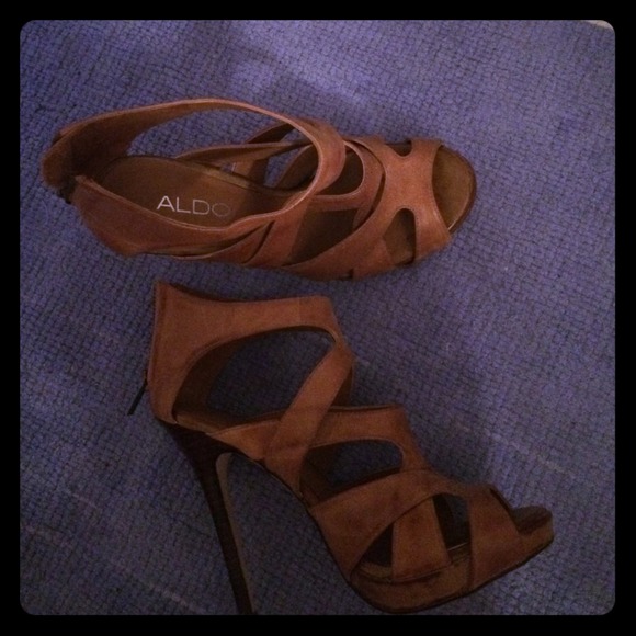 ALDO Shoes - Barely worn Aldo tan heels