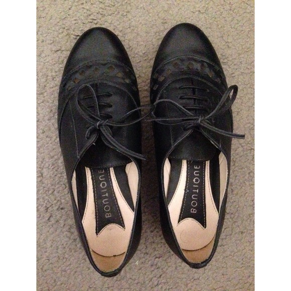 Black oxfords. Boutique 9.