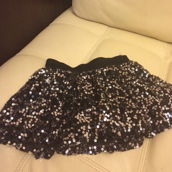 Cute Justice sparkle sequence girl's skirt size 7 - Picture 1 of 3