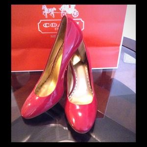 💯% COACH Patent pump