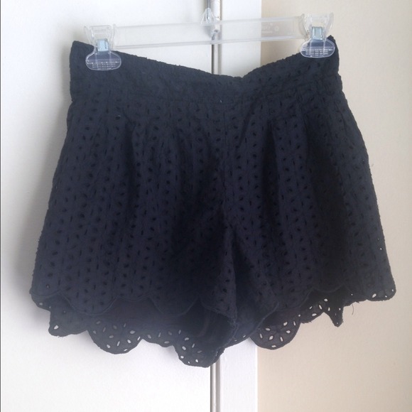 🚫SOLD🚫Free people eyelet shorts