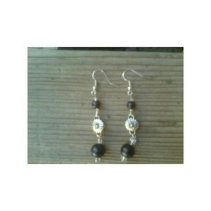 Black daisy dangle earrings.
