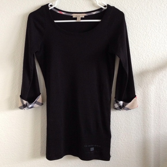 Hold ✋Brand New never worn AUTHENTIC burberry tee