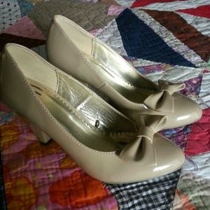 Shiny Bow Heels
