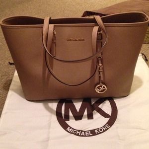 Micheal kors jet set travel tote Authentic SOLD