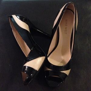 **SOLD** New no tags peep toe heels