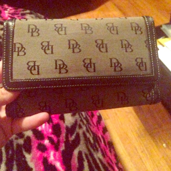 Dooney &bourke authentic wallet.
