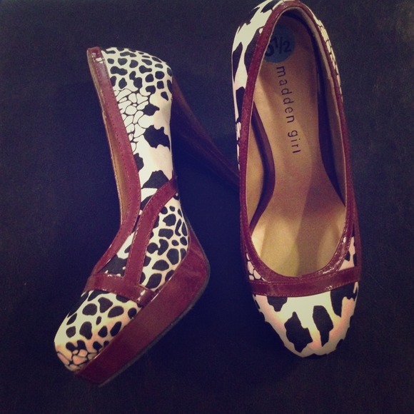 New no tags round toe heels