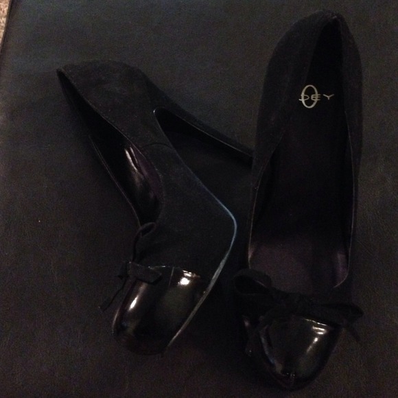 Fantastic condition black high heels