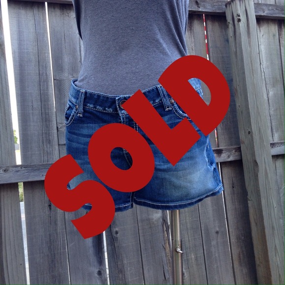 🚫SOLD🚫 BKE Stella denim shorts