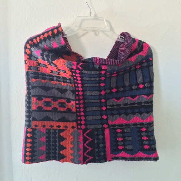 HM circle scarf