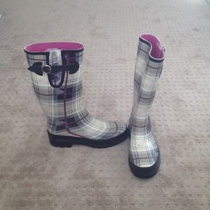 roxy plaid rain boots!