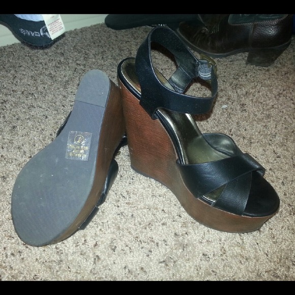 Black Wedges