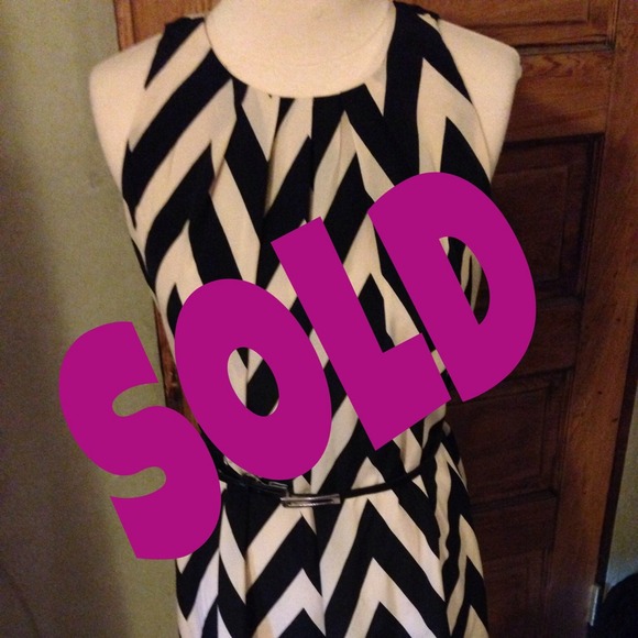 🚫SOLD🚫Beautiful cream and black chevron dress