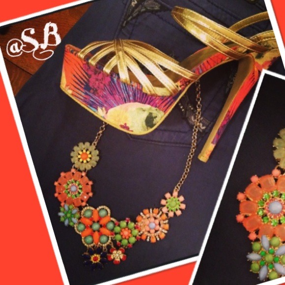 FLORAL💐STATEMENT,,, Necklace