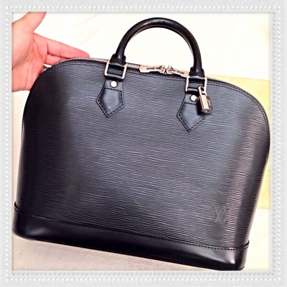 🎉 3X HP 🎉💯% ® LOUIS VUITTON ALMA EPI HANDBAG.
