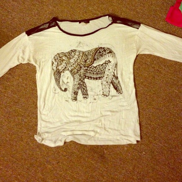 A half sleeved top.