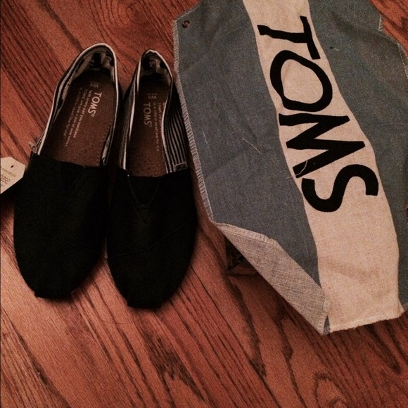 Toms size 8W for lassup