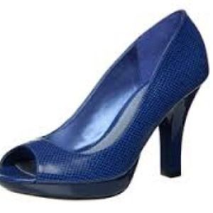 Blue Fergalicious Pumps size 10