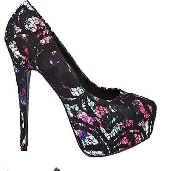 Steve Madden Jezebel lace overlay pumps size 9