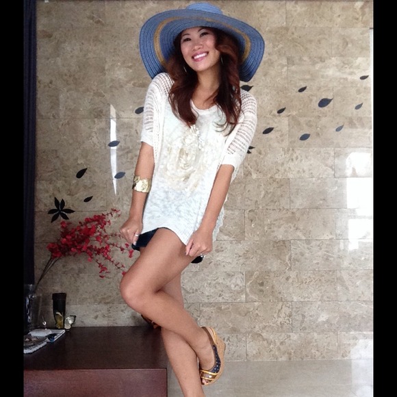 🎉HP🎉 ✨Pretty Cream Boho Crochet Sequin Rose Top✨ - Picture 4 of 4