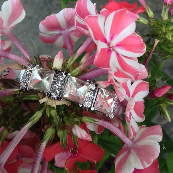 πHOST PICKπSilver Hinged White Gemstone Bracelet - Picture 3 of 4