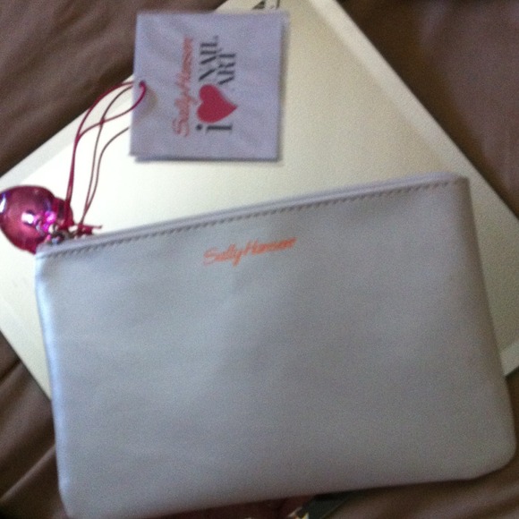 I L💖VE NAIL ART; FOR NAIL ACCESSORIES&/OR MAKEUP - Picture 4 of 4