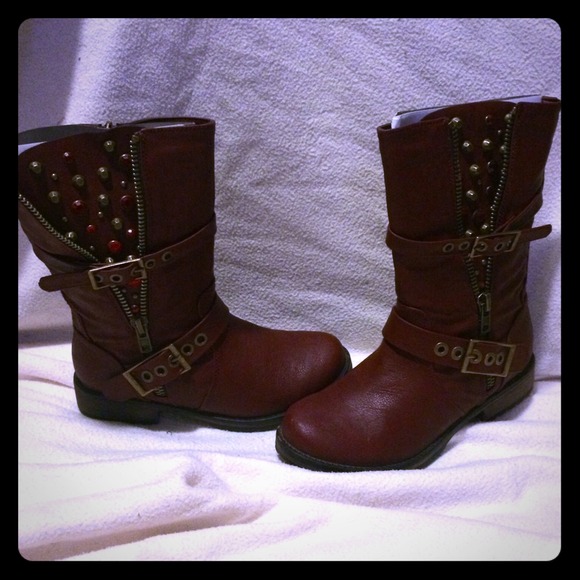 Breckelle's red studded rocker boot
