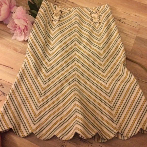 Below knee length skirt - Picture 1 of 1