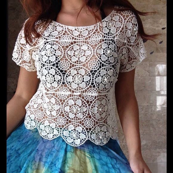 🌼GIFTED🌼🎉HP🎉✨ NWT Cream Crochet Scallop Top - Picture 2 of 4