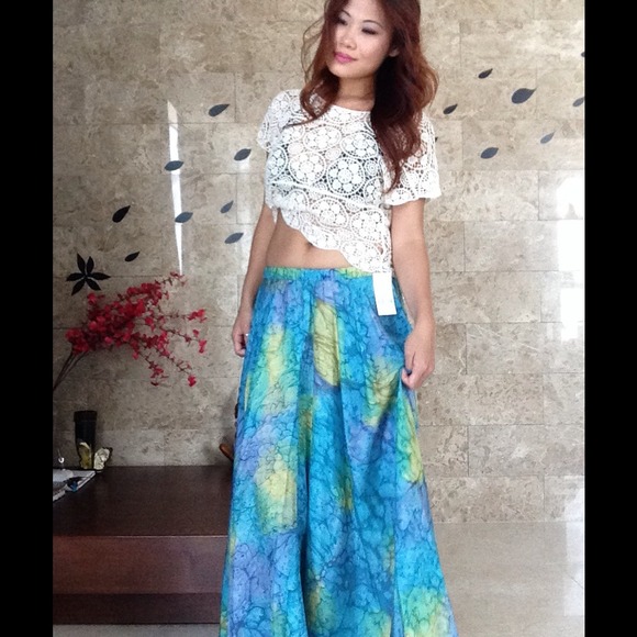 🌼GIFTED🌼🎉HP🎉✨ NWT Cream Crochet Scallop Top - Picture 4 of 4