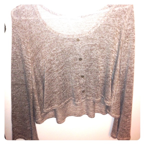 Cute gray and white sweater - Picture 1 of 3