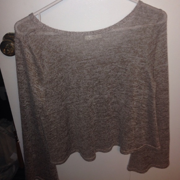 Cute gray and white sweater - Picture 2 of 3