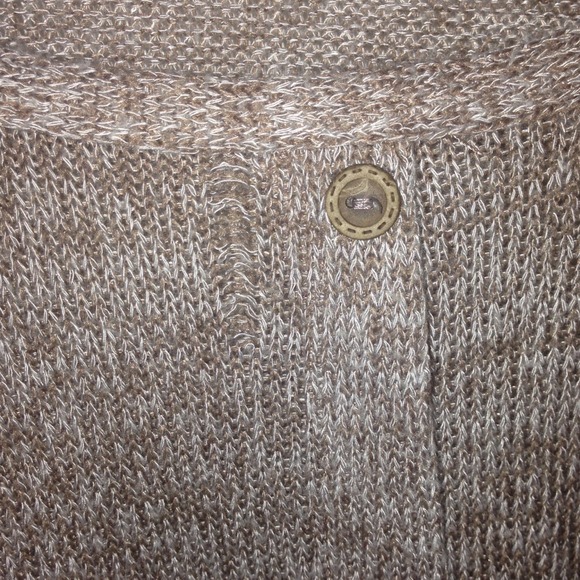 Cute gray and white sweater - Picture 3 of 3