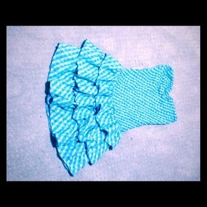 Aero size medium. Cute party dress w/ ruffles!