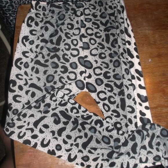 Leopard print leggings