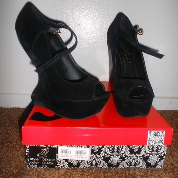 Open toe heeless wedge