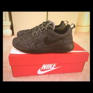 Nike Roshe Run Running Shoe Size 8