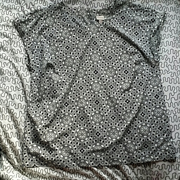 Geometric print top