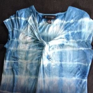 blue and white tie-died top