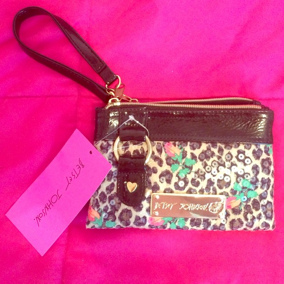 Betsy Johnson Wristlet Cheetah Baby Natural