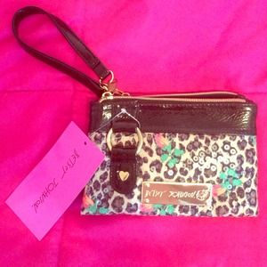Betsy Johnson Wristlet Cheetah Baby Natural