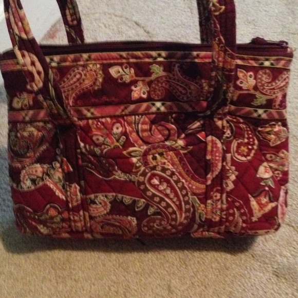 Vera Bradley Handbags - Vera Bradley Get Carried Away Tote
