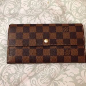 😍traded😍Authentic Louis Vuitton Sarah wallet