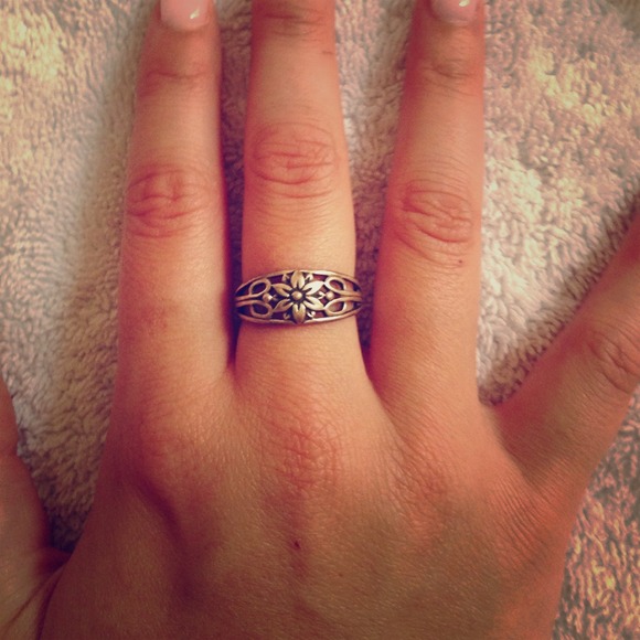 Ring - Picture 1 of 2