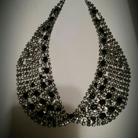 Black and clear crystal bin necklace