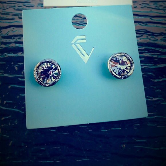 Round crystal clear earring - Picture 2 of 2