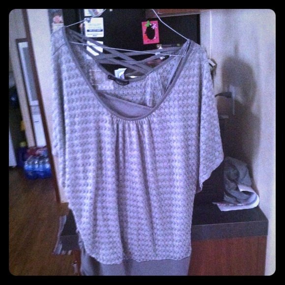 ❤️❤️silver dressy shirt❤️❤️PRICE REDUCED!! ✂️✂️