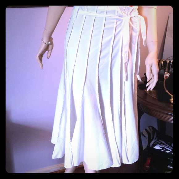 WHITE LONG SKIRT - Picture 1 of 4