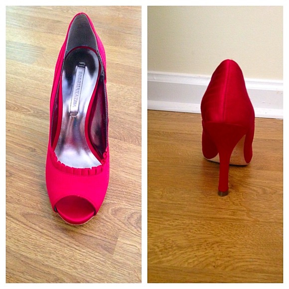 Red BCBG satin heels - Picture 3 of 4